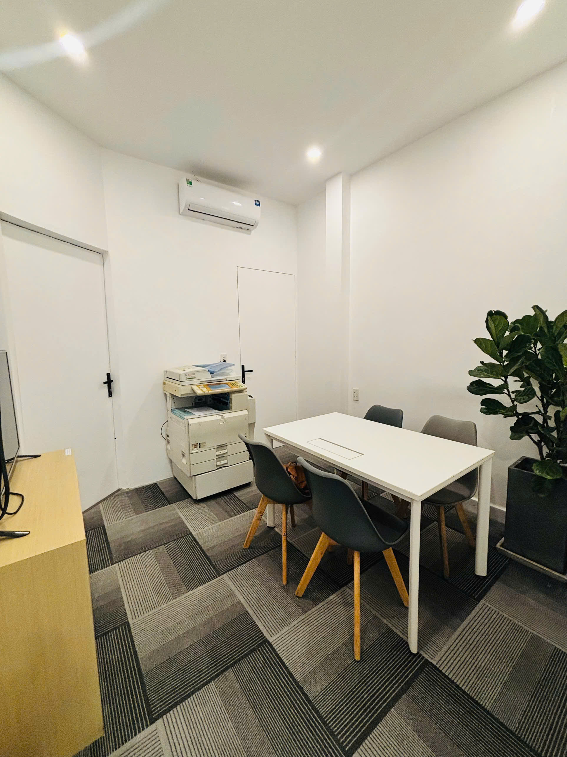 BÁN NHÀ MẶT TIỀN ĐINH TIÊN HOÀNG QUẬN 1 – NHÀ 2 MẶT THOÁNG, CÓ THANG MÁY THỦY LỰC, DÒNG TIỀN 81TR/THÁNG